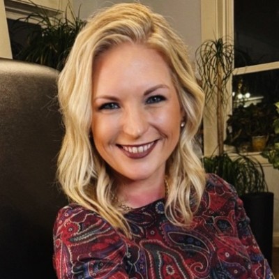 Ashlee Ogrzewalla, Vice President & Manager of Financial Planning & Marketing on Influential Women